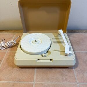 Ertl Portable Beige Record Player Turntable - Compact Retro Design